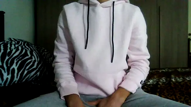 Snapshot of tommyboyteen chatting on February 14, 12:47 pm tommyboyteen online show from February 14, 12:47 pm