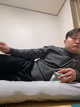 Snapshot of offwhite777 chatting on February 25, 2:54 pm offwhite777 online show from February 25, 2:54 pm