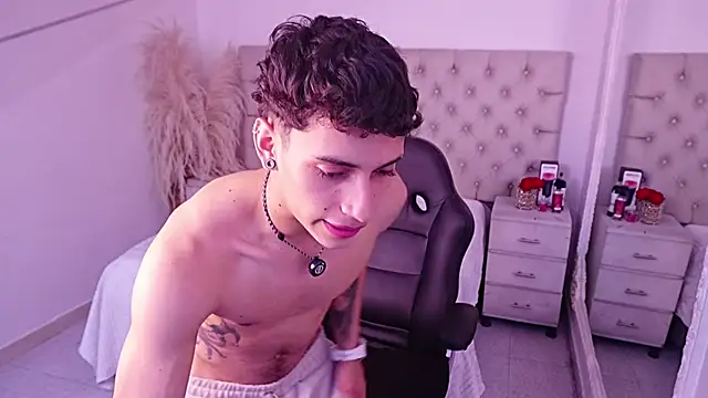 JhoanLeandro online show from April 15, 8:58 am