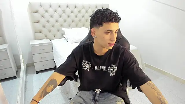 JhoanLeandro online show from November 6, 5:21 am