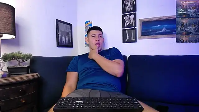 JamesCr  online show from December 15, 12:29 am