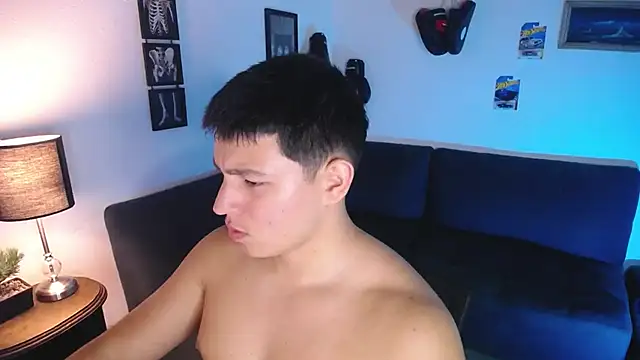 JamesCr  online show from March 22, 1:32 am