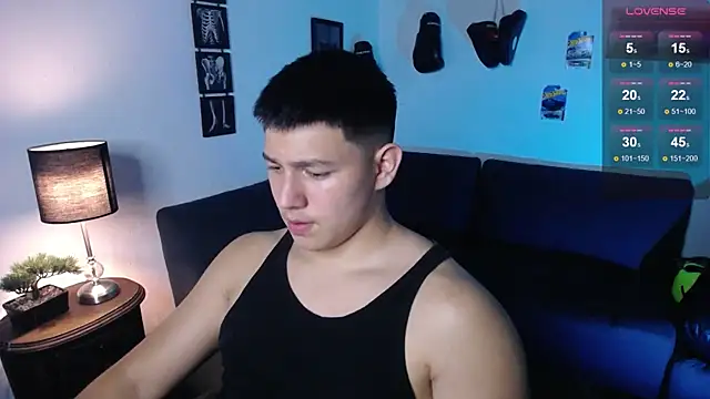 JamesCr  online show from April 4, 11:35 pm