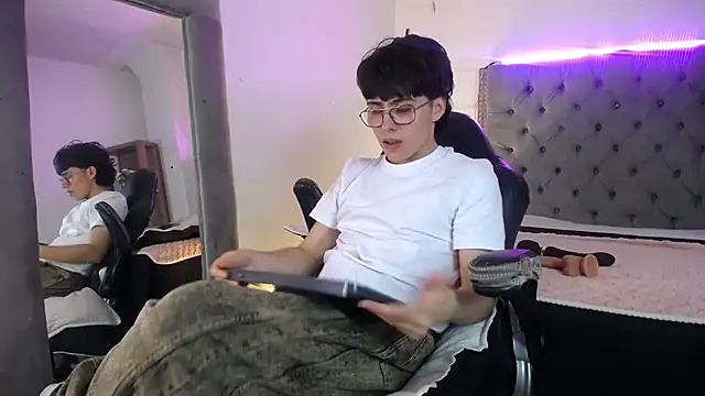 PepperTwink online show from September 17, 4:41 pm