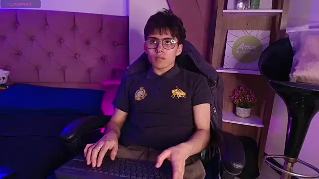 PepperTwink online show from October 6, 4:11 pm