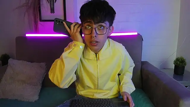 PepperTwink online show from March 10, 1:00 pm