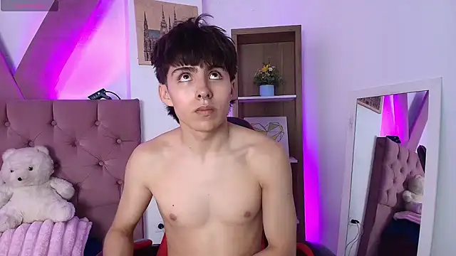 PepperTwink online show from April 2, 4:04 pm