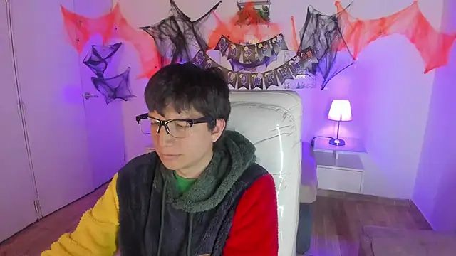 Golden-Boyy online show from October 20, 3:21 am