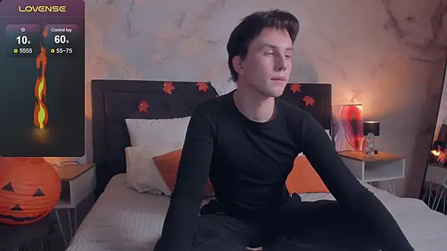 AdrianoAubert online show from October 27, 4:15 am