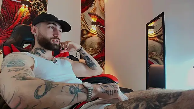 Luke davis01 online show from December 5, 1:29 pm