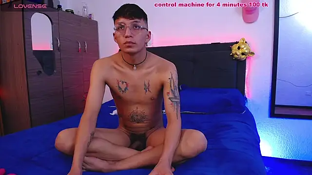 Snapshot of Engol_beliall chatting on March 13, 8:43 pm Engol beliall online show from March 13, 8:43 pm