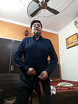 innocentboy1987 online show from November 6, 4:48 am