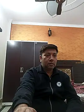 innocentboy1987 online show from November 18, 9:46 am