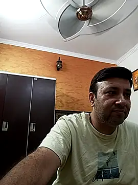 innocentboy1987 online show from October 4, 7:46 am