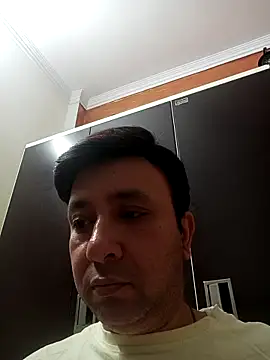 innocentboy1987 online show from March 5, 3:47 am