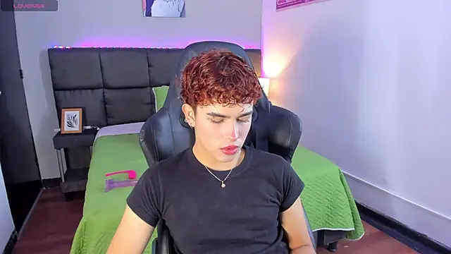 Aiiden 15 online show from December 20, 1:18 pm