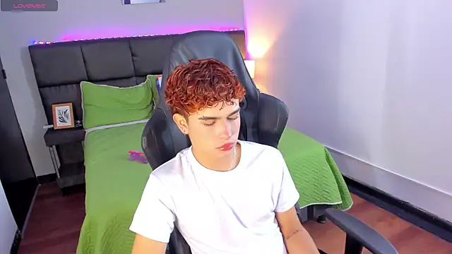 Aiiden 15 online show from December 18, 1:07 pm