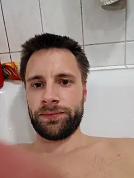 ademandjulia online show from April 21, 8:15 pm