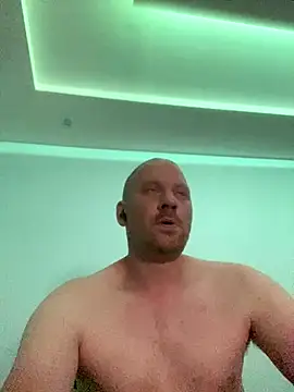 Snapshot of Krzysiekg123 chatting on September 30, 10:02 pm Krzysiekg123 online show from September 30, 10:02 pm