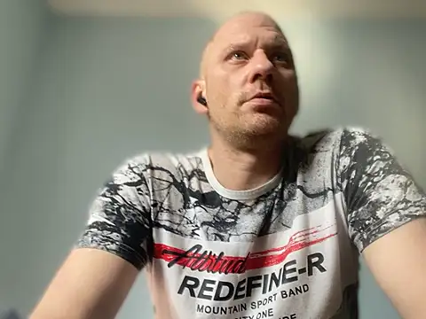 Snapshot of Krzysiekg123 chatting on February 19, 9:28 am Krzysiekg123 online show from February 19, 9:28 am