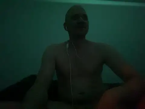 Snapshot of Krzysiekg123 chatting on February 19, 9:58 pm Krzysiekg123 online show from February 19, 9:58 pm