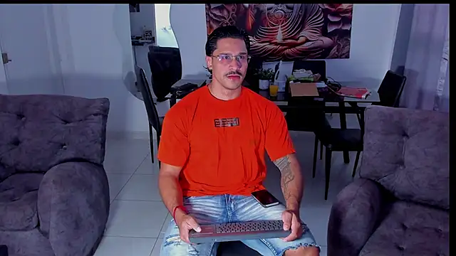 Valentino Dosantos  online show from February 2, 8:17 pm