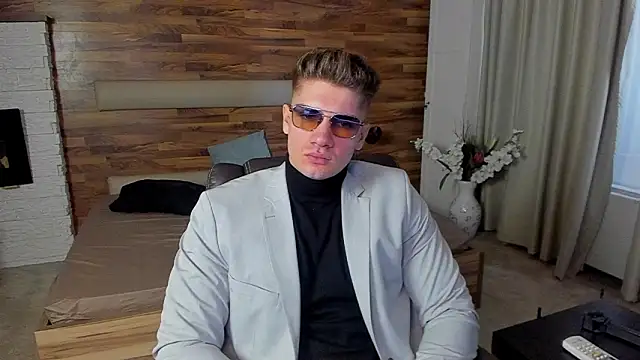 MaxKaiden online show from March 21, 7:34 am