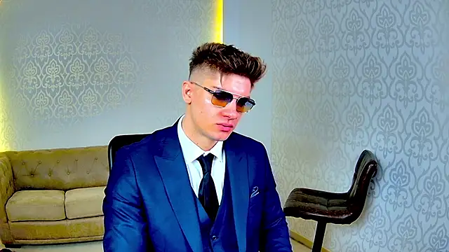 MaxKaiden online show from February 14, 6:52 am