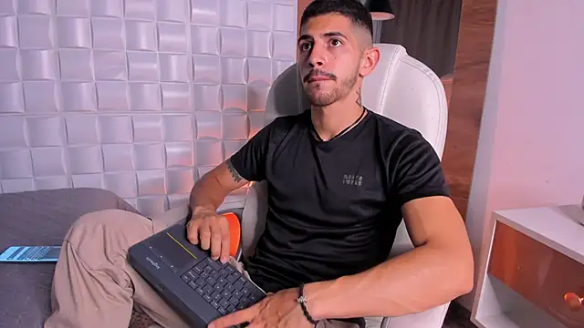 AlejandroStormm online show from November 23, 3:17 am