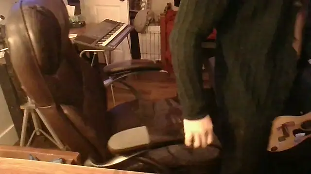 JCstrings online show from February 21, 4:40 am