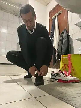 rogerdik76 online show from February 25, 6:14 am