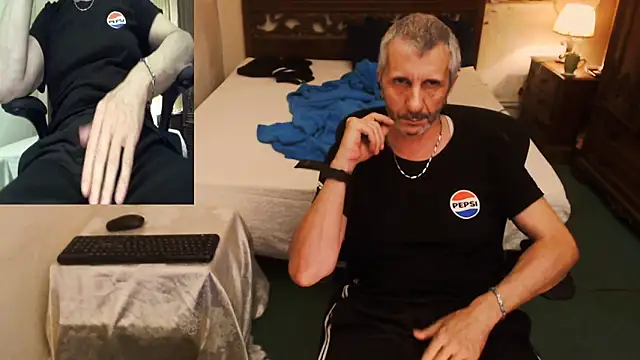 maxdaddy690 online show from September 16, 9:04 pm