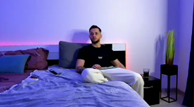 Snapshot of nicholasX1 chatting on March 12, 1:03 am nicholasX1 online show from March 12, 1:03 am