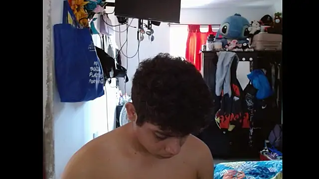 Snapshot of Alejandroo_22 chatting on October 16, 9:56 pm Alejandroo 22 online show from October 16, 9:56 pm