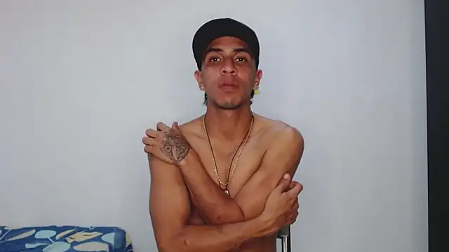 Monkey uchiha777 online show from November 3, 11:50 pm