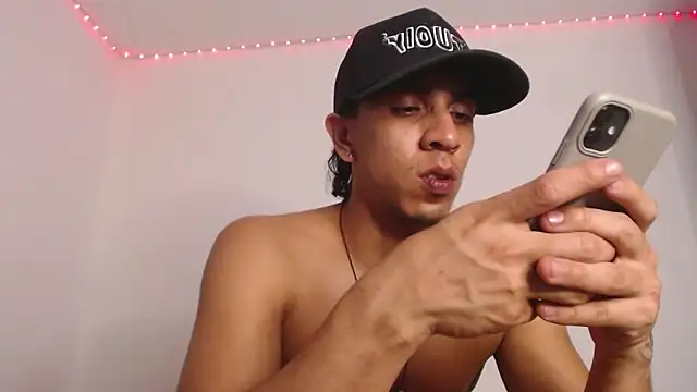 Monkey uchiha777 online show from February 6, 2:41 am