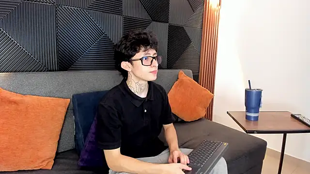 troy rouge online show from March 13, 7:17 pm