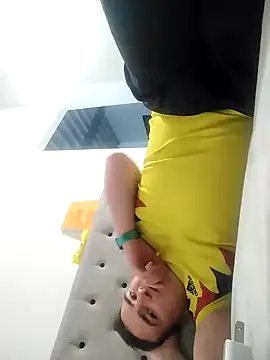 Snapshot of Andy-rtg chatting on March 18, 2:18 am Andy-rtg online show from March 18, 2:18 am