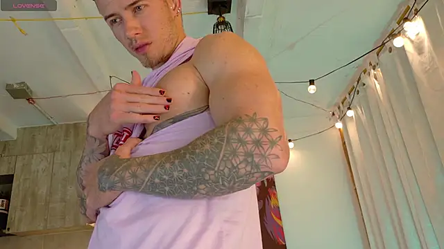 Ryannblue07 online show from October 24, 12:13 am