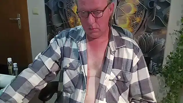 JamesBauer online show from November 9, 4:49 am