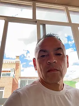 mateocali25 online show from May 13, 2:36 pm