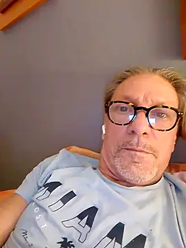 Deddyitalia3p online show from October 1, 8:13 pm