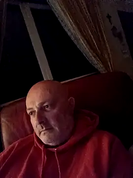 Alexis Bull online show from April 7, 10:32 pm