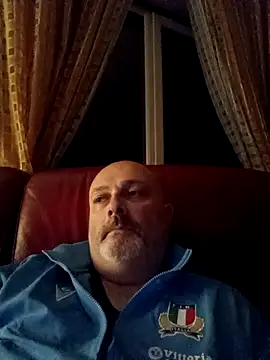 Alexis Bull online show from April 18, 11:15 pm