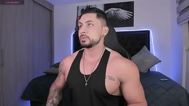 santi aesthetic online show from April 25, 3:09 am