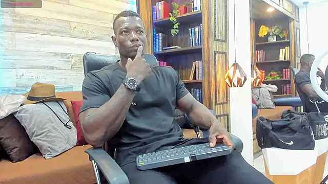 MarcusBlack  online show from November 26, 11:46 am