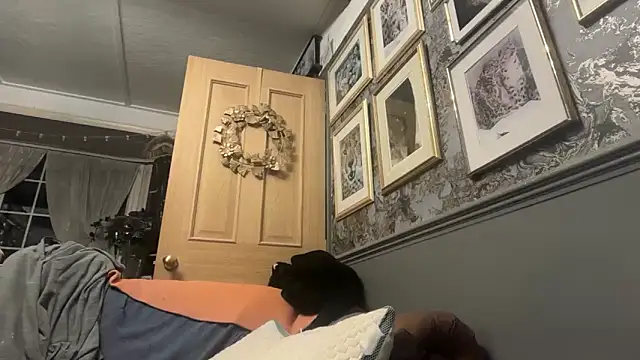 poggles online show from March 25, 10:25 pm