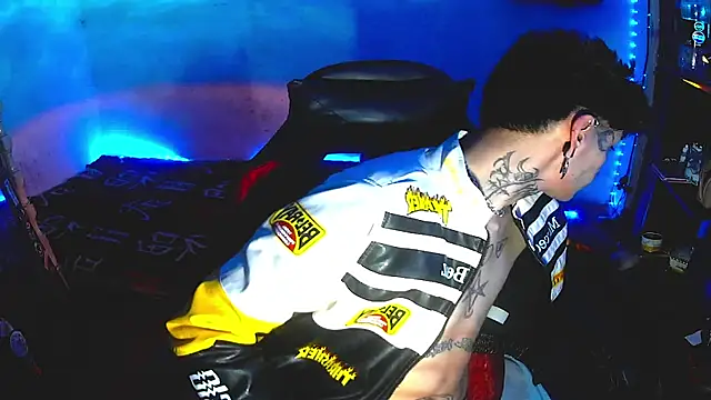 prince x dark online show from December 17, 5:04 am