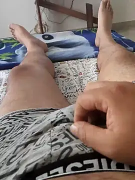 Snapshot of ScuffingBungalow chatting on October 15, 8:05 pm ScuffingBungalow online show from October 15, 8:05 pm