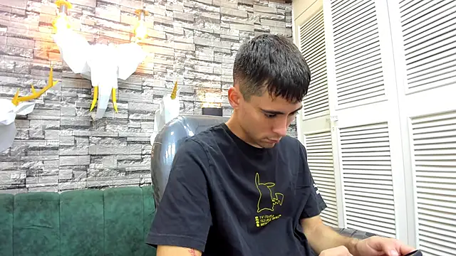 mike whitee online show from October 19, 1:36 pm